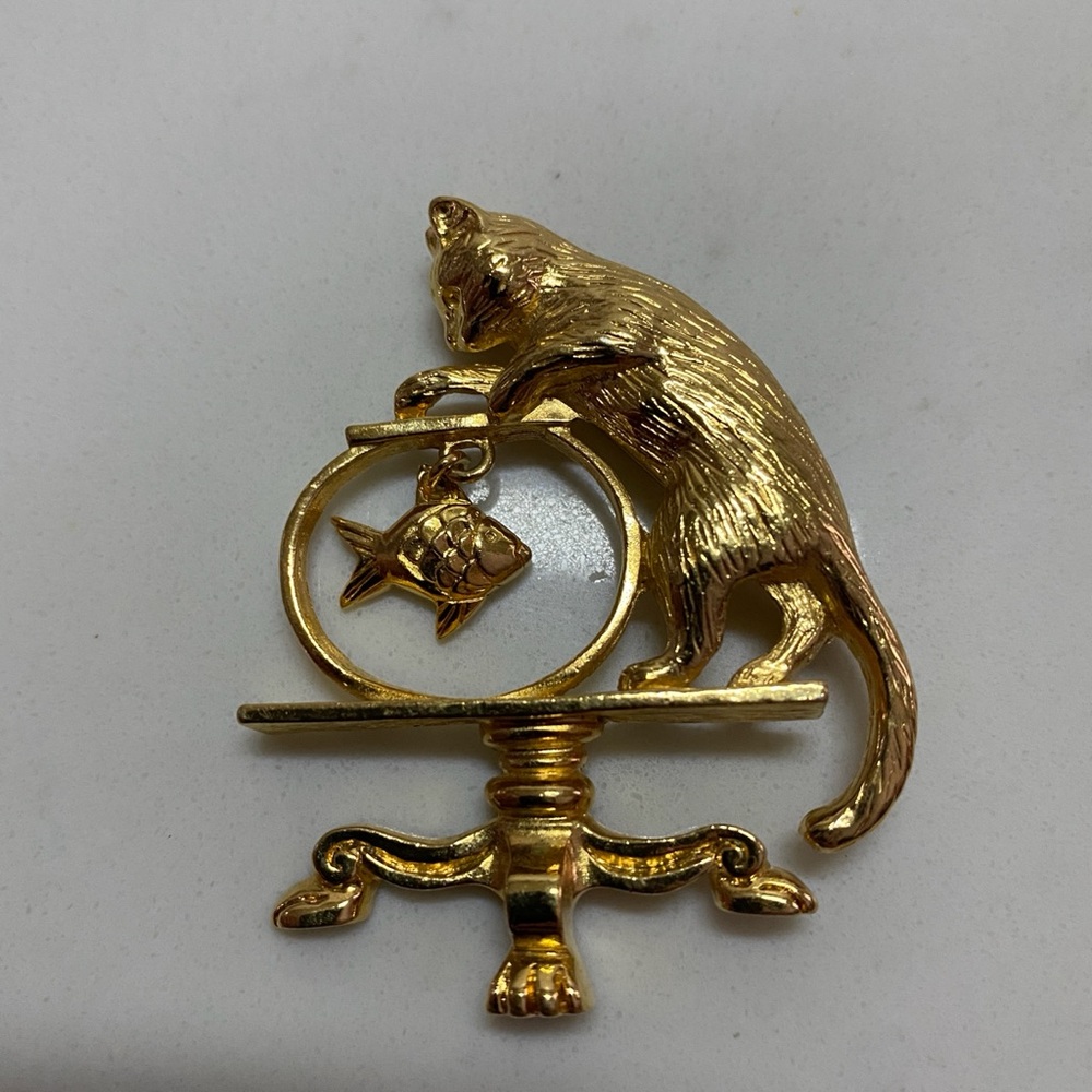 Avon Gold-tone Cat and Fish Brooch